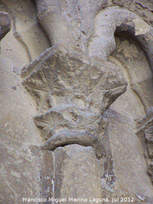 Iglesia de San Pablo. Portada de los Carpinteros - Iglesia de San Pablo. Portada de los Carpinteros. Capitel