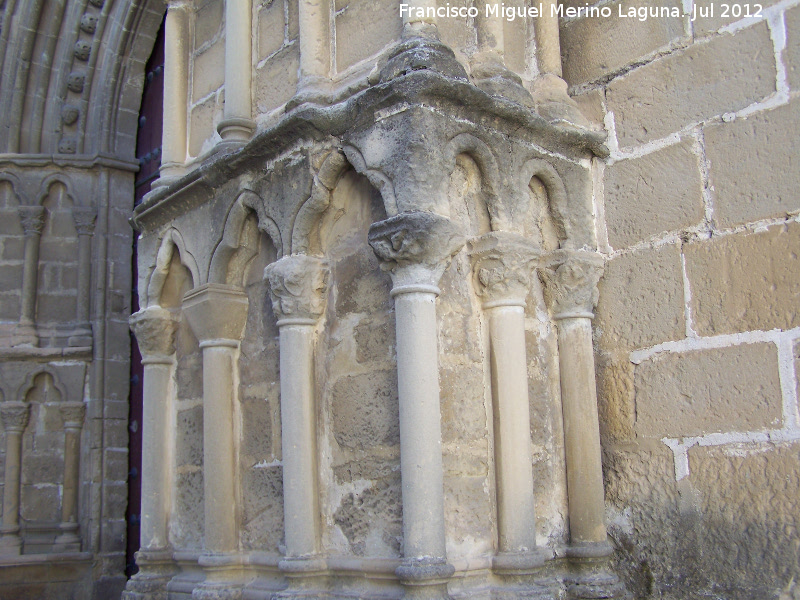 Iglesia de San Pablo. Portada de los Carpinteros - Iglesia de San Pablo. Portada de los Carpinteros. Columnas