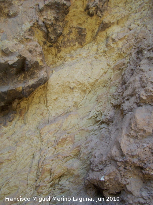 Abrigo del Ventorrillo Pequeo - Abrigo del Ventorrillo Pequeo. Estrato amarillo en la Cueva del Ventorrillo