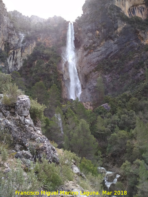 Cascada de la Osera - Cascada de la Osera. Al fondo la gran Cascada de la Osera y abajo a la izquierda la Cascada Segunda de la Osera