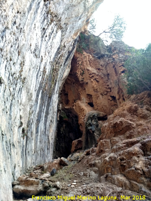 Abrigo de la Cascada - Abrigo de la Cascada. Abrigo