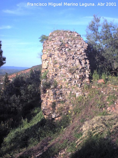 Castillo de Vilches - Castillo de Vilches. Restos de muralla