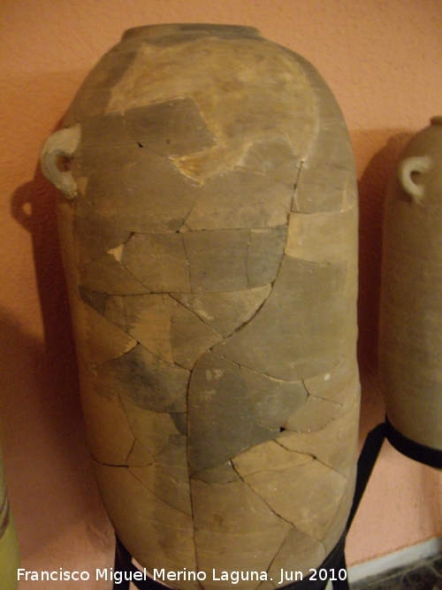 Oppidum de Giribaile - Oppidum de Giribaile. nfora ibrica siglo IV a.C. Museo Provincial