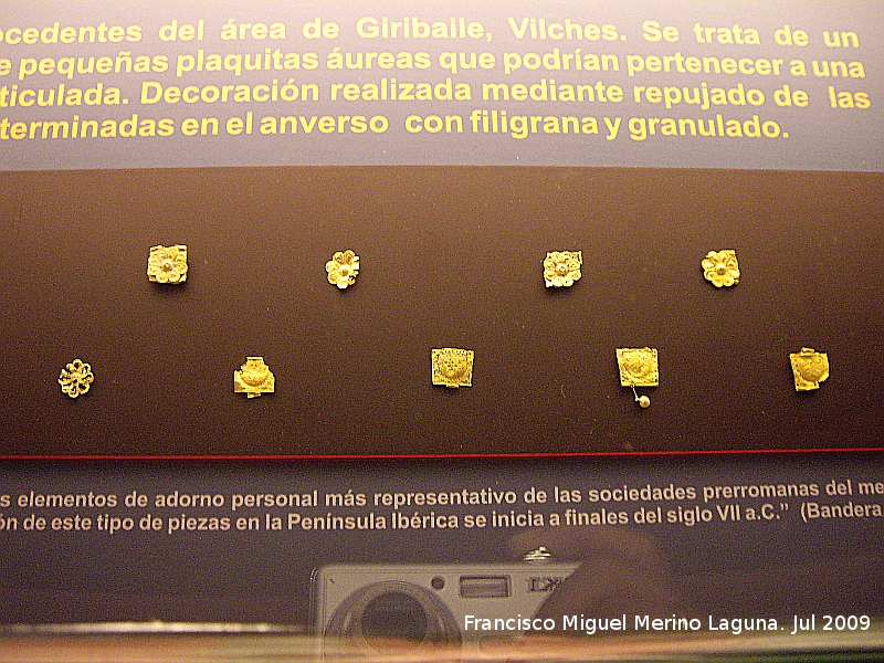 Oppidum de Giribaile - Oppidum de Giribaile. Piezas de oro de una diadema. Museo Arqueolgico de Jan