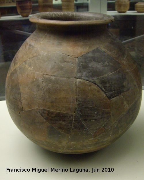 Oppidum de Giribaile - Oppidum de Giribaile. Urna epigrfica siglos II-I aC. Museo Provincial