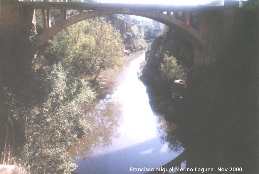 Puente de la Golondrina - Puente de la Golondrina. Puente actual que sustituye al medieval