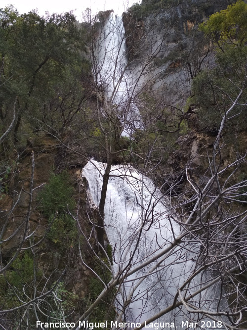 Cascada Segunda de la Osera - Cascada Segunda de la Osera. Al fondo la Cascada de la Osera