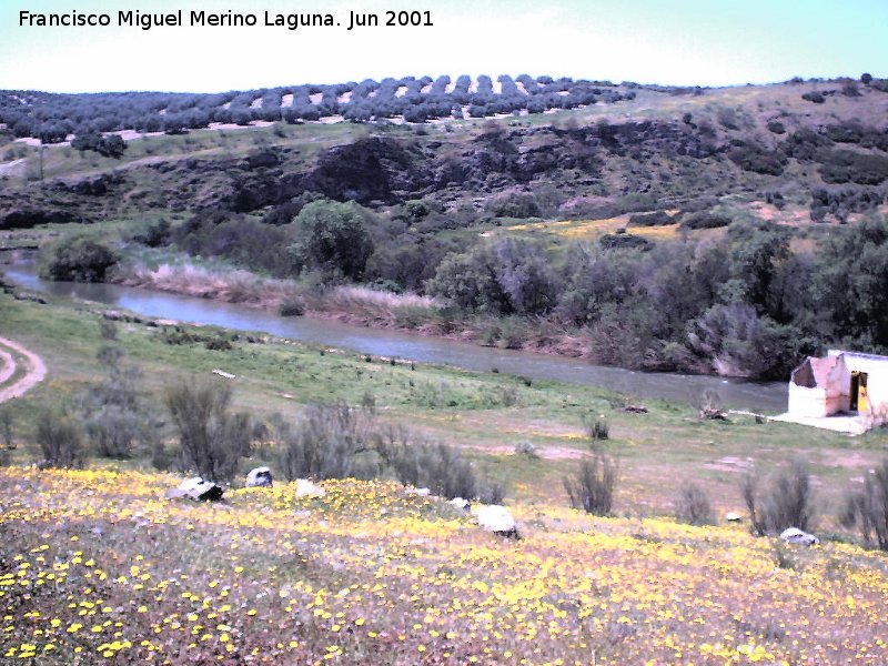 Herrera la vieja - Herrera la vieja. Ro Guadalimar desde el yacimiento