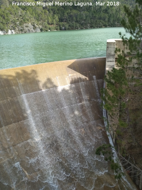 Pantano de Aguascebas - Pantano de Aguascebas. Aliviadero