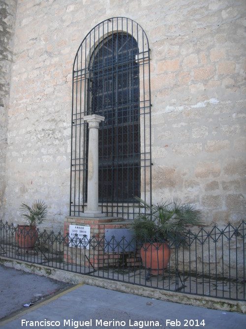 Iglesia de Ntra Sra de Gracia - Iglesia de Ntra Sra de Gracia. Vidriera y cruz