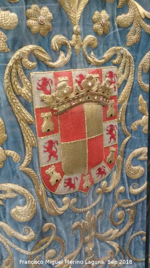 Escudo de la Ciudad de Jan - Escudo de la Ciudad de Jan. Manto de la Virgen de la Capilla