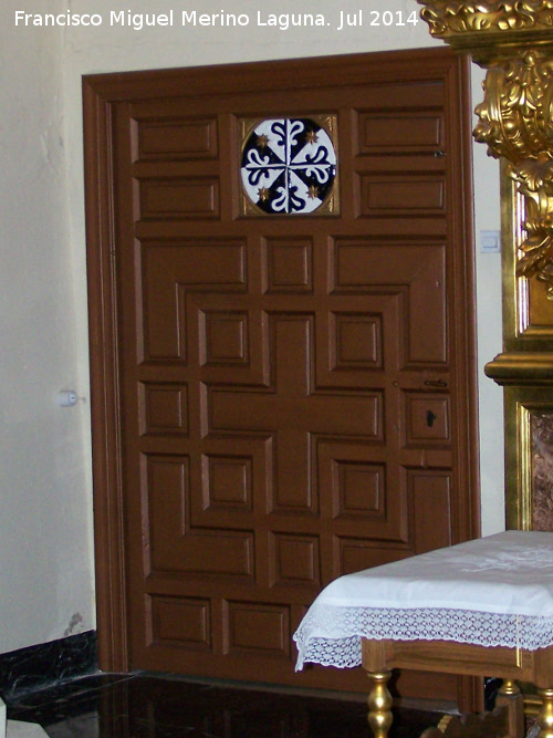 Convento de Santa Ana - Convento de Santa Ana. Puerta con el escudo de la orden