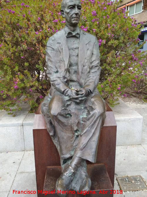 Manuel de Falla - Manuel de Falla. Escultura en el Bulevar de la Avenida de la Constitucin - Granada