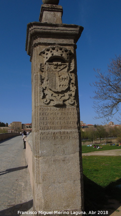 Puente Romano - Puente Romano. Escudo e inscripcin