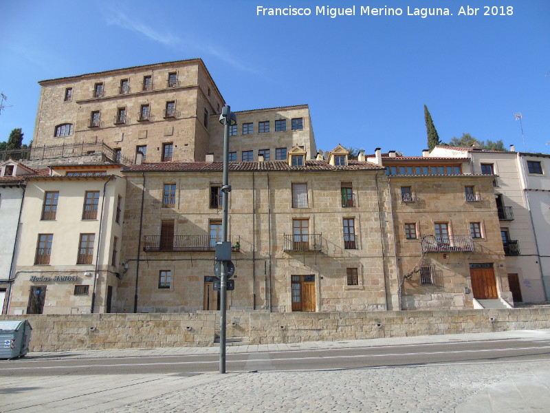 Calle Ribera del Puente - Calle Ribera del Puente. Casas