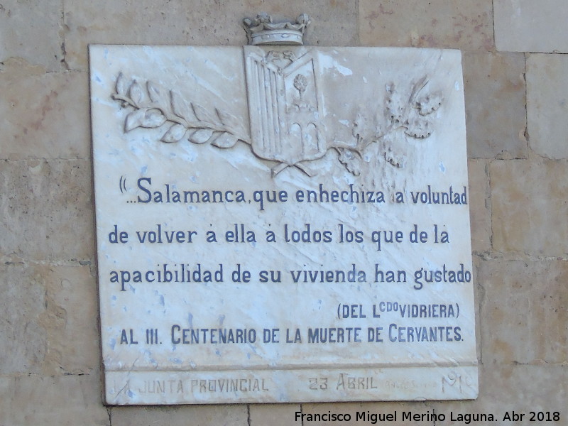 Escuelas Mayores - Escuelas Mayores. Placa del III centenario de la muerte de Cervantes. En la fachada trasera