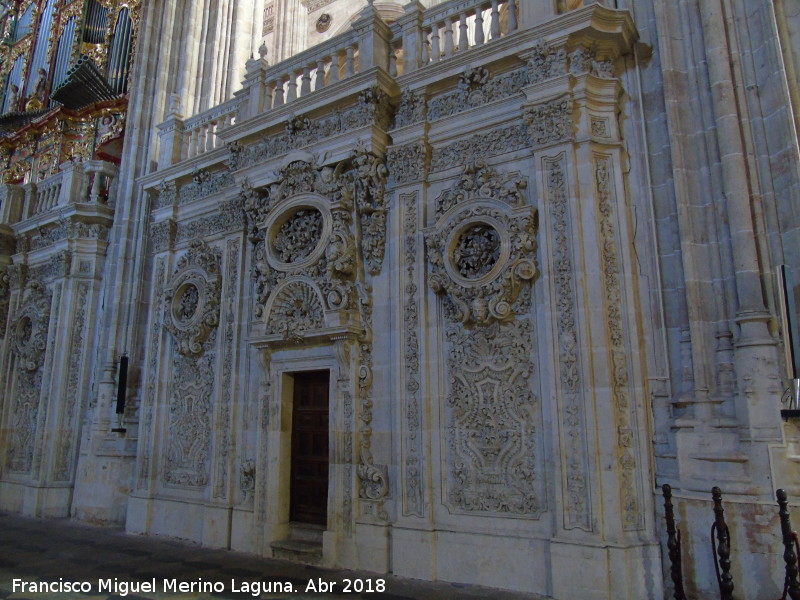 Catedral Nueva. Coro - Catedral Nueva. Coro. Puerta en el lado del Evangelio