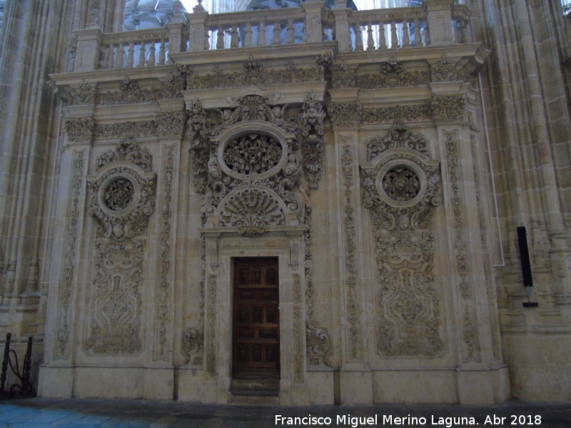 Catedral Nueva. Nave de la Epstola - Catedral Nueva. Nave de la Epstola. Puerta izquierda del coro