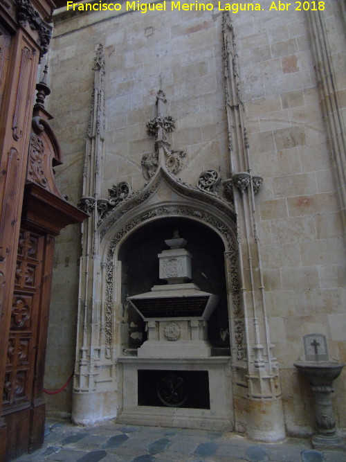 Catedral Nueva. Capilla de la Puerta Sur - Catedral Nueva. Capilla de la Puerta Sur. Sepulcro