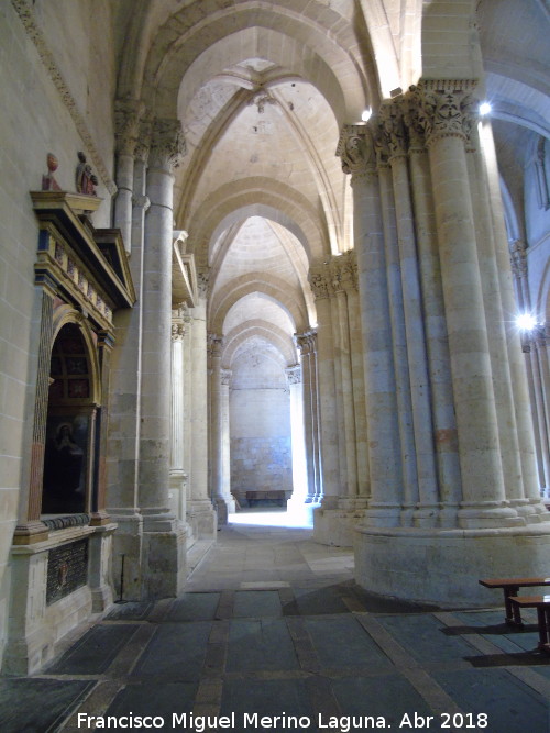 Catedral Vieja. Nave de la Epstola - Catedral Vieja. Nave de la Epstola. 