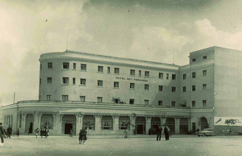 Edificio del Hotel Rey Fernando - Edificio del Hotel Rey Fernando. Foto antigua