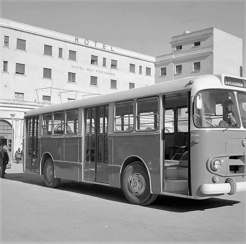 Edificio del Hotel Rey Fernando - Edificio del Hotel Rey Fernando. Foto antigua