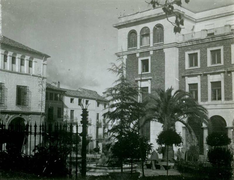 Edificio de Hacienda - Edificio de Hacienda. Foto antigua. Archivo del I.E.G.