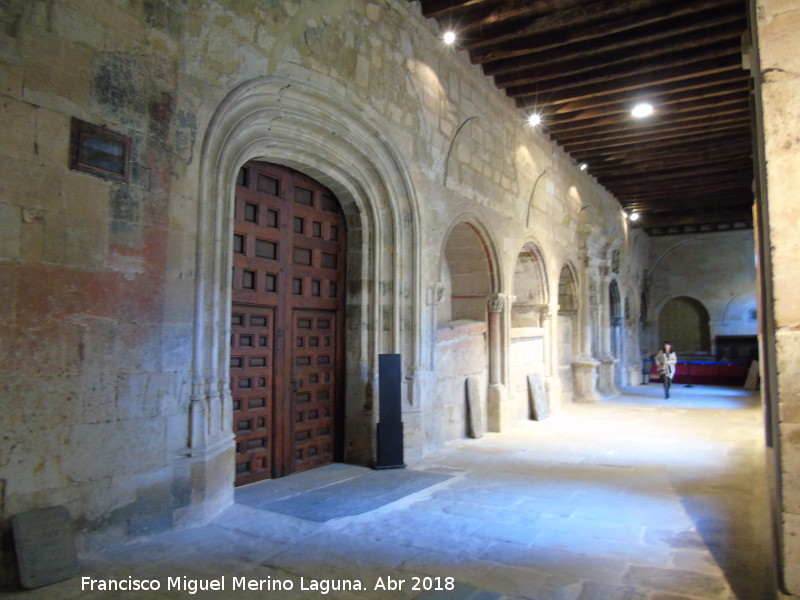 Catedral Vieja. Claustro - Catedral Vieja. Claustro. Galera Sur