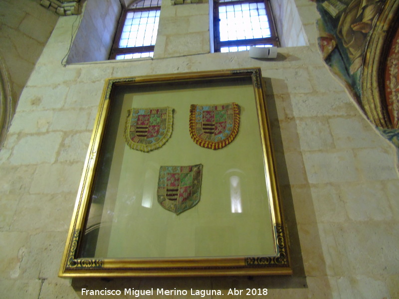 Catedral Vieja. Capilla de San Salvador - Catedral Vieja. Capilla de San Salvador. Escudos