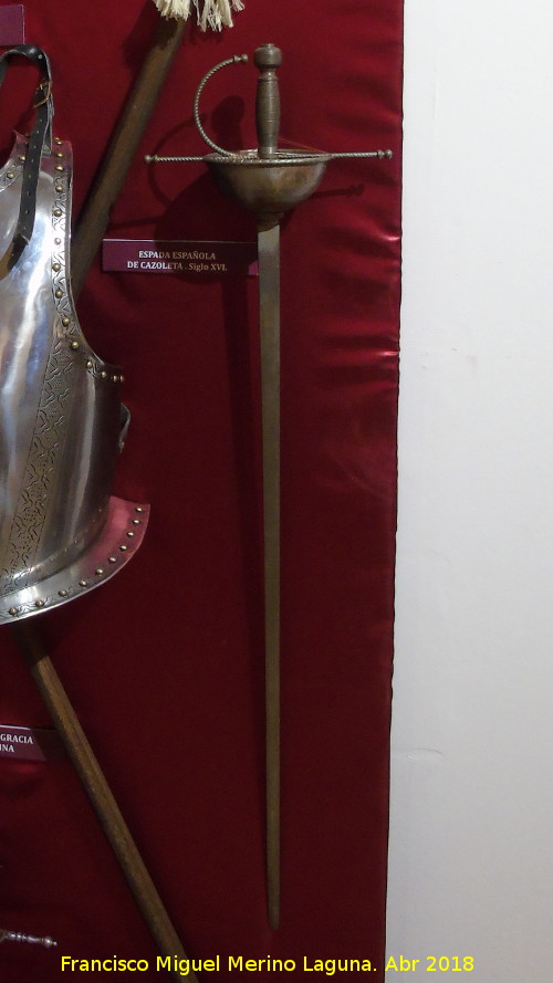 Espada Espaola de Cazoleta - Espada Espaola de Cazoleta. Exposicin en el Palacio Episcopal de Salamanca