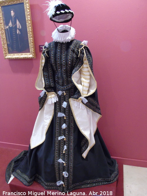Ropa femenina en el Siglo XVI - Ropa femenina en el Siglo XVI. Vestido de Isabel de Valois. Exposicin Palacio Episcopal Salamanca