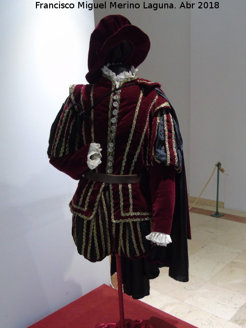 Ropa masculina del Siglo XVI - Ropa masculina del Siglo XVI. Exposicin en el Palacio Episcopal de Salamanca