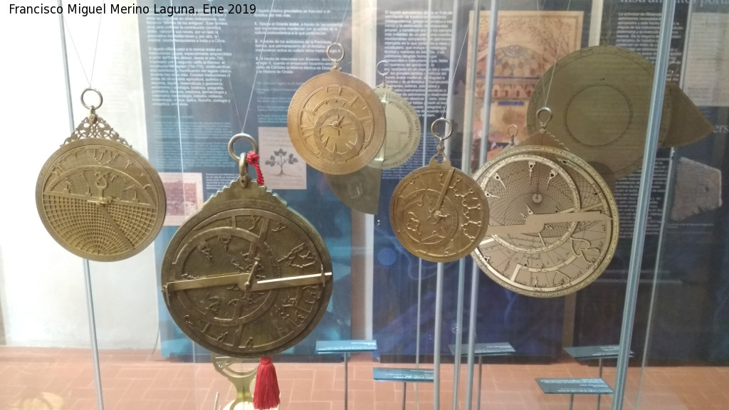 Astrolabio - Astrolabio. Reproducciones de astrolabios. Palacio Dar Al-Horra - Granada