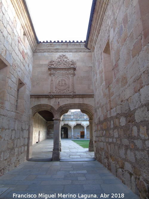 Escuelas Menores - Escuelas Menores. Pasillo de entrada al patio