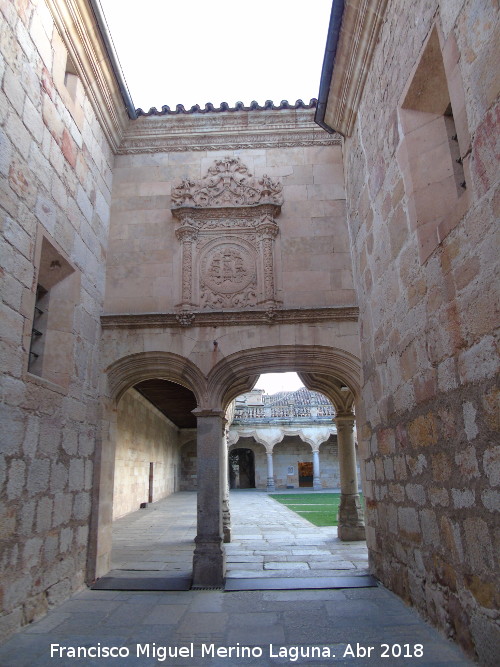 Escuelas Menores - Escuelas Menores. Entrada al patio