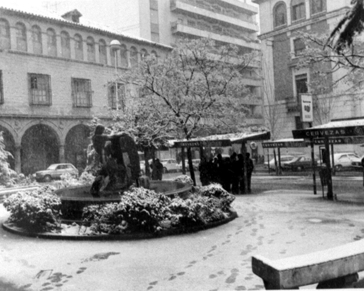 Plaza Den Mazas - Plaza Den Mazas. Foto antigua
