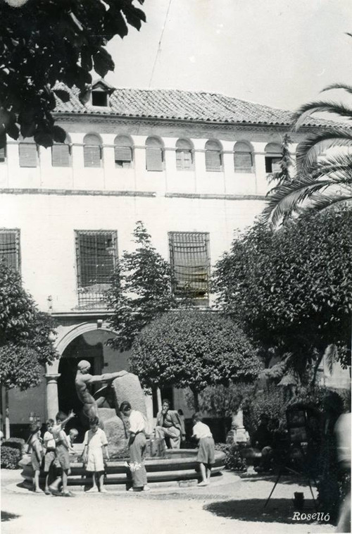 Plaza Den Mazas - Plaza Den Mazas. Fotografa antigua realizada por Jaime Rosell. Archivo del I.E.G.