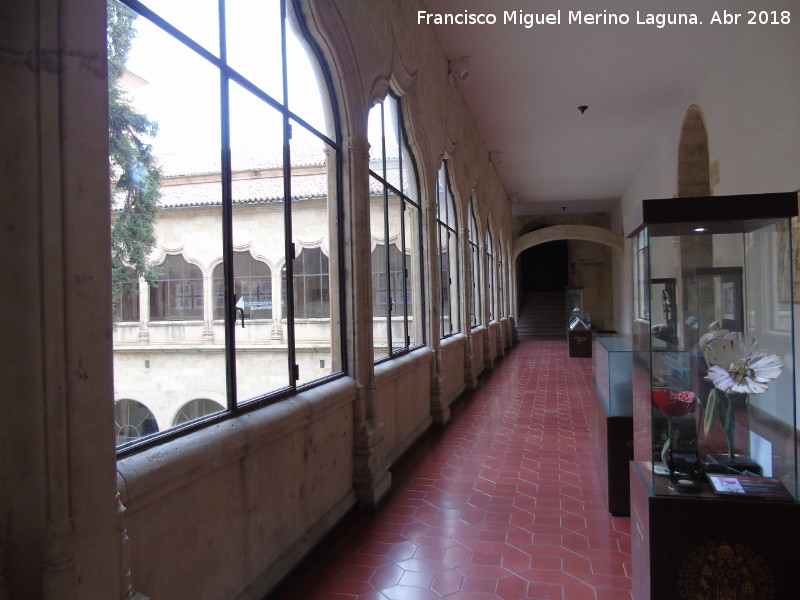 Escuelas Mayores. Patio - Escuelas Mayores. Patio. Galera alta del ala este