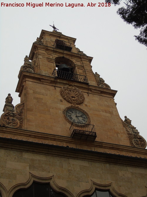 Escuelas Mayores. Capilla - Escuelas Mayores. Capilla. Espadaa y reloj