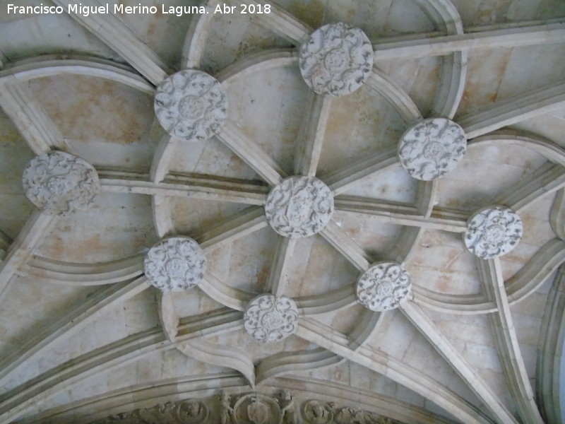 Colegio del Arzobispo Fonseca - Colegio del Arzobispo Fonseca. Bveda de crucera ante la capilla