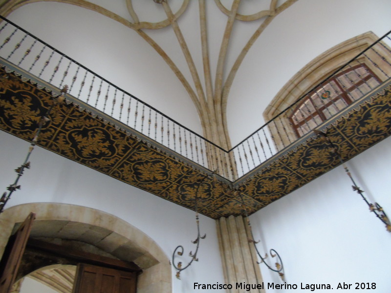 Colegio del Arzobispo Fonseca - Colegio del Arzobispo Fonseca. Balcn interno de la capilla