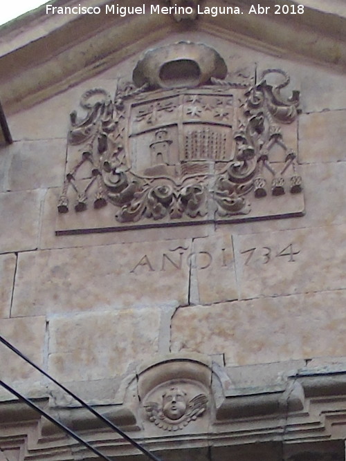 Colegio Menor de Santa Cruz de Caizares - Colegio Menor de Santa Cruz de Caizares. Escudo y ao 1734