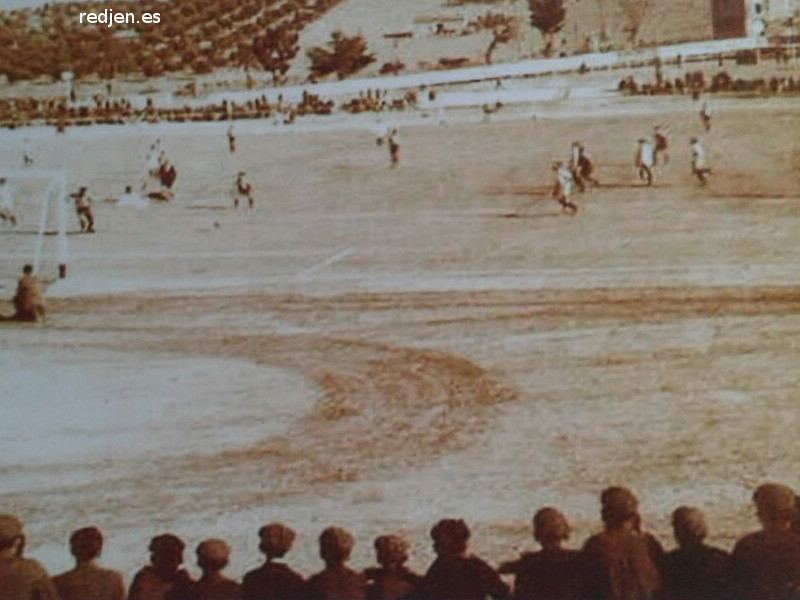 Antiguo Estadio de La Victoria - Antiguo Estadio de La Victoria. 1944 al fondo la Loma del Royo sin la Escuela de Peritos