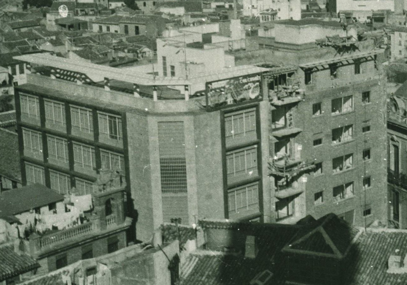 Edificio de Tejidos Gangas - Edificio de Tejidos Gangas. Foto antigua de Jaime Rosell. I.E.G.