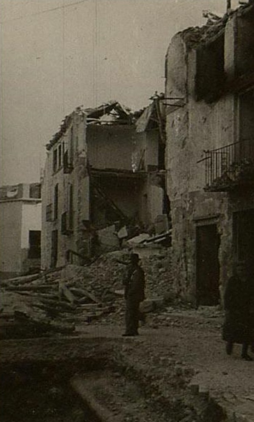 Plaza de San Ildefonso - Plaza de San Ildefonso. Bombardeo de Jan 1937