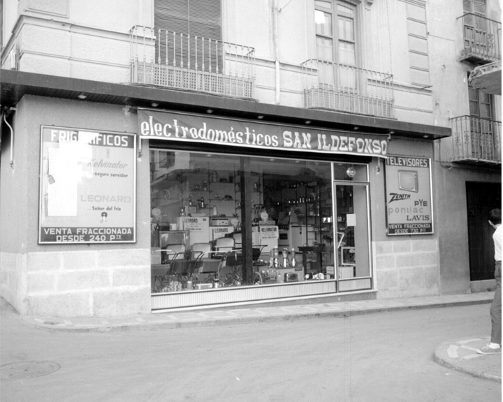 Plaza de San Ildefonso - Plaza de San Ildefonso. Foto antigua. Electrodomsticos San Ildefonso