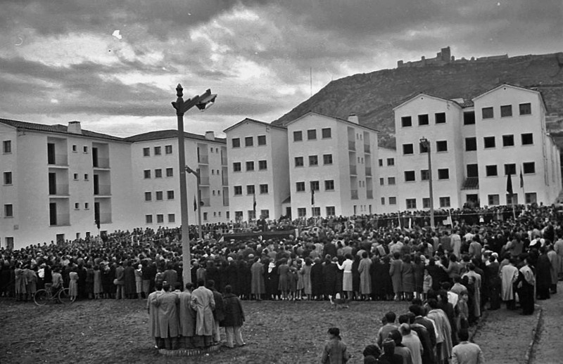 Plaza de la Igualdad - Plaza de la Igualdad. Inauguracin de las viviendas de Peamefcit, ao 1954