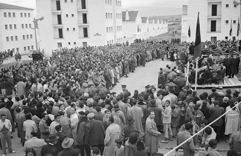 Plaza de la Igualdad - Plaza de la Igualdad. Inauguracin de las viviendas de Peamefcit, ao 1954