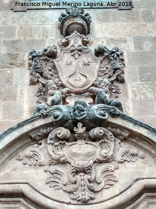 Iglesia del Carmen de Abajo - Iglesia del Carmen de Abajo. Escudo del carmelo