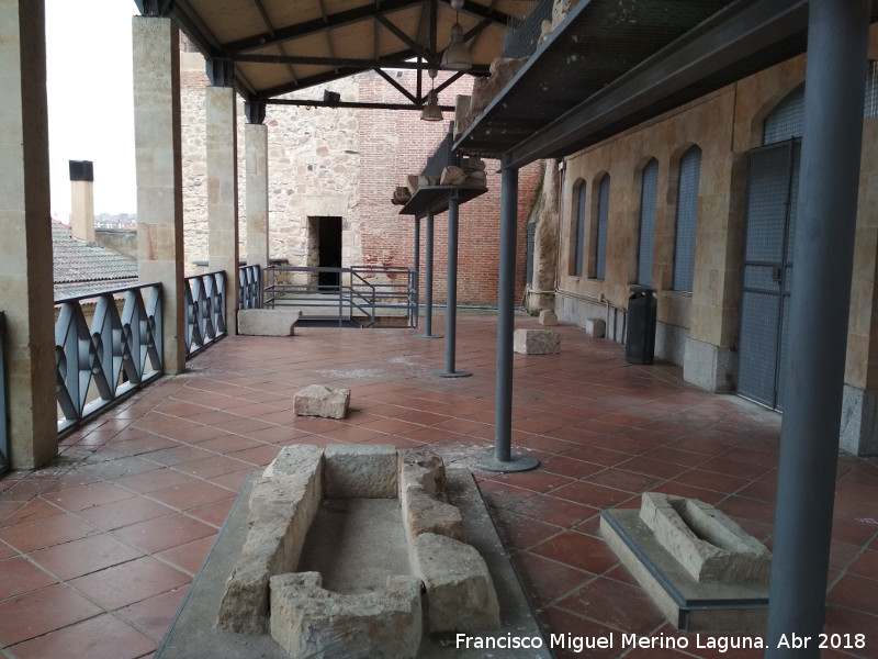 Iglesia de San Cebrin - Iglesia de San Cebrin. Piezas arqueolgicas